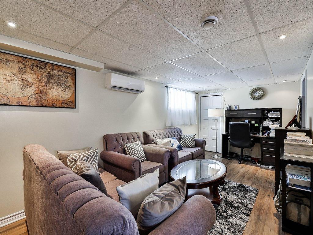









761


Rue des Moissons

,
Saint-Lin/Laurentides,




QC
J5M0J1

