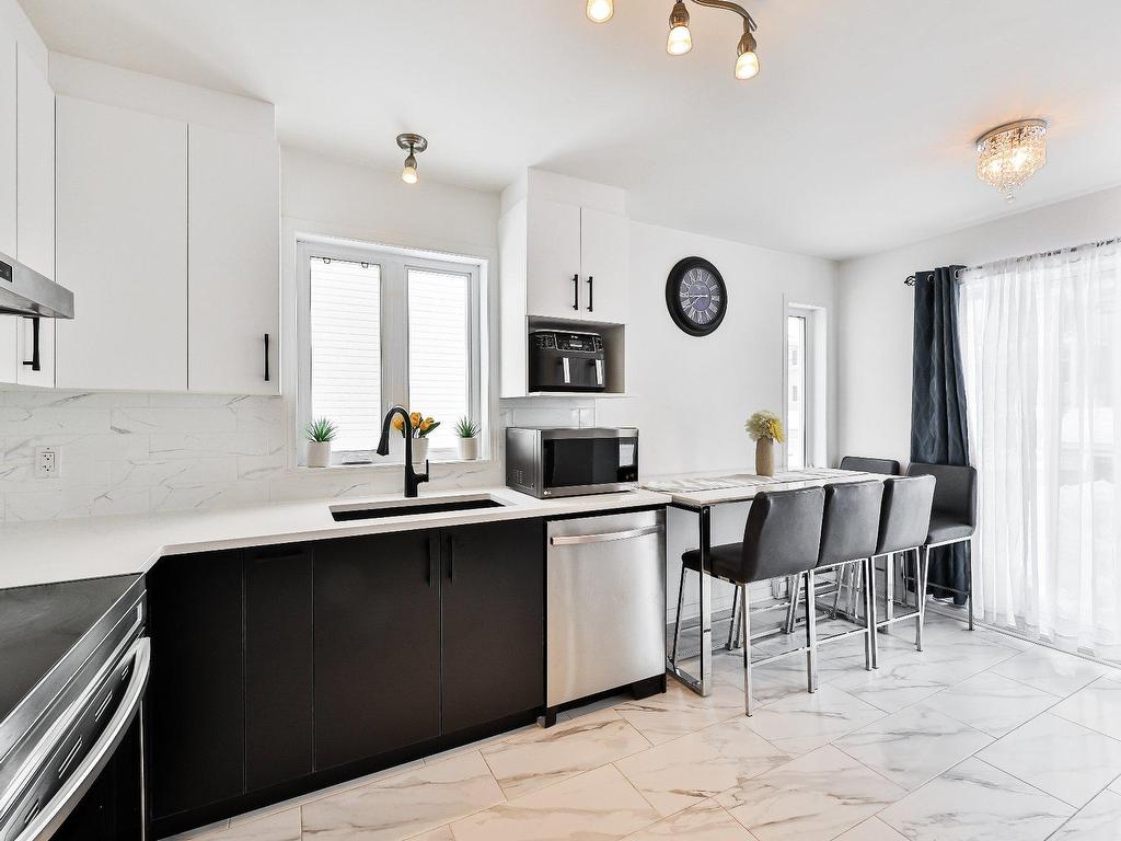 









761


Rue des Moissons

,
Saint-Lin/Laurentides,




QC
J5M0J1

