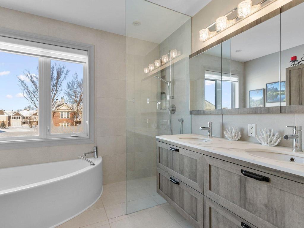 









655


Rue Paul-Doyon

, 26,
Boucherville,




QC
J4B8R9

