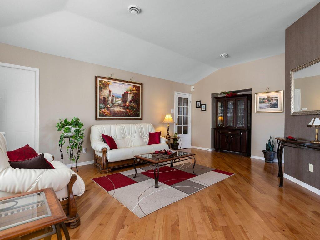 









655


Rue Paul-Doyon

, 26,
Boucherville,




QC
J4B8R9

