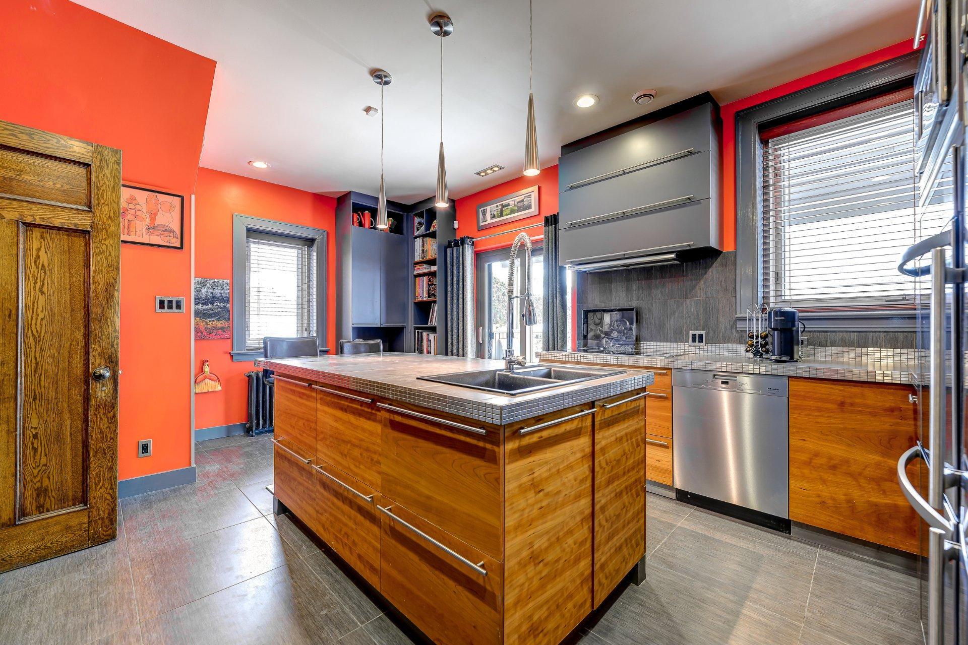 









72


Av. Kenaston

,
Mont-Royal,




QC
H3R1L8

