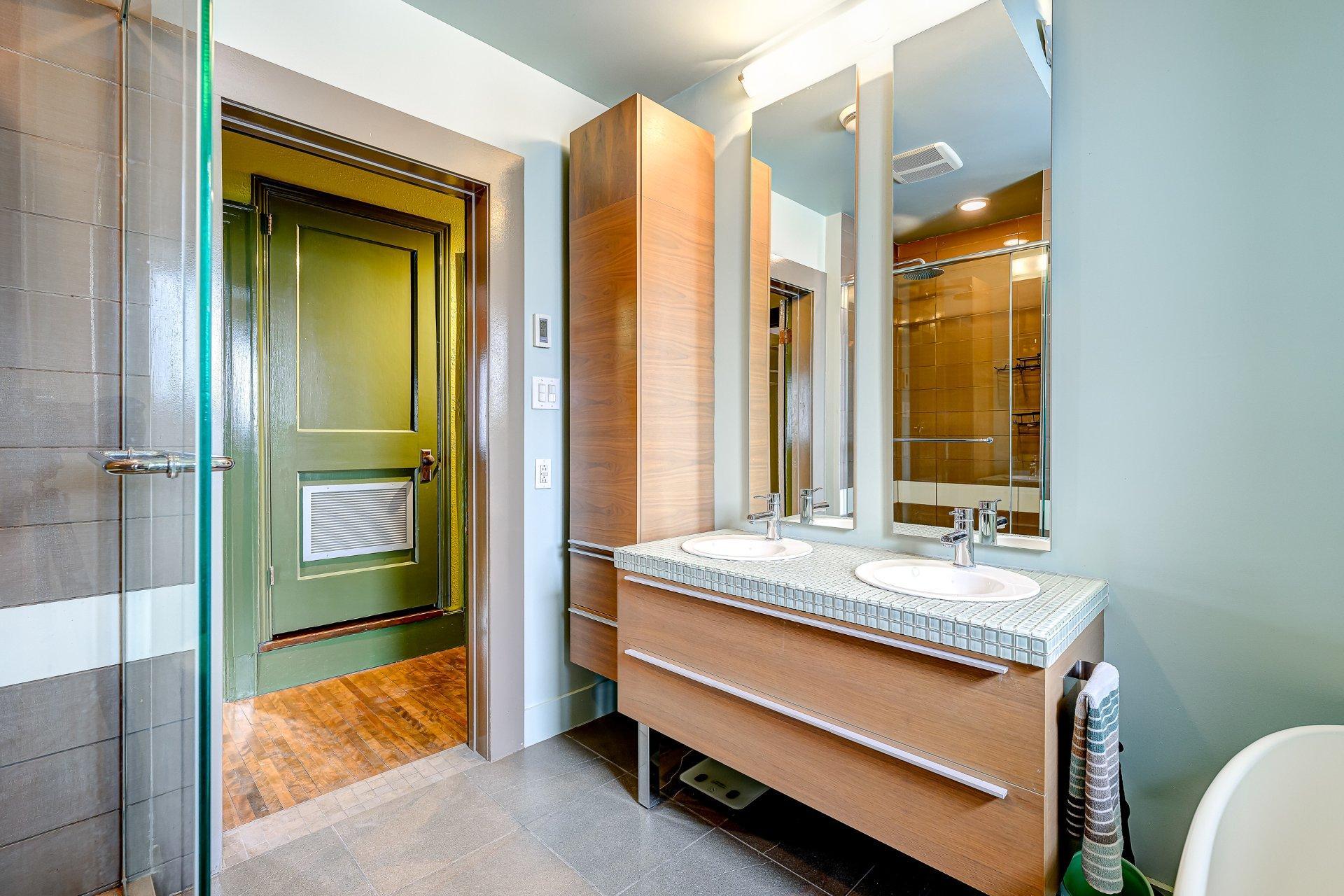 









72


Av. Kenaston

,
Mont-Royal,




QC
H3R1L8

