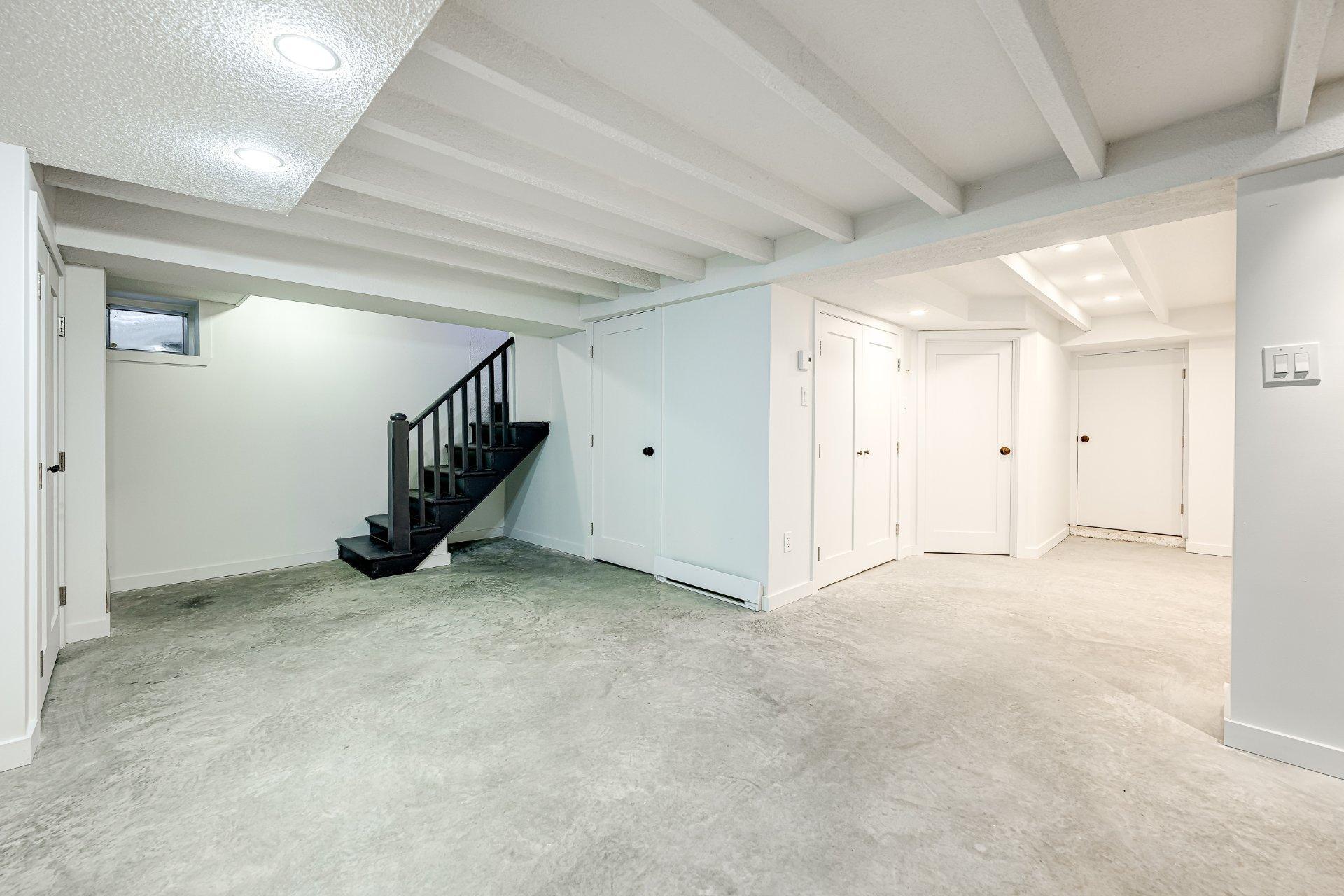 









72


Av. Kenaston

,
Mont-Royal,




QC
H3R1L8

