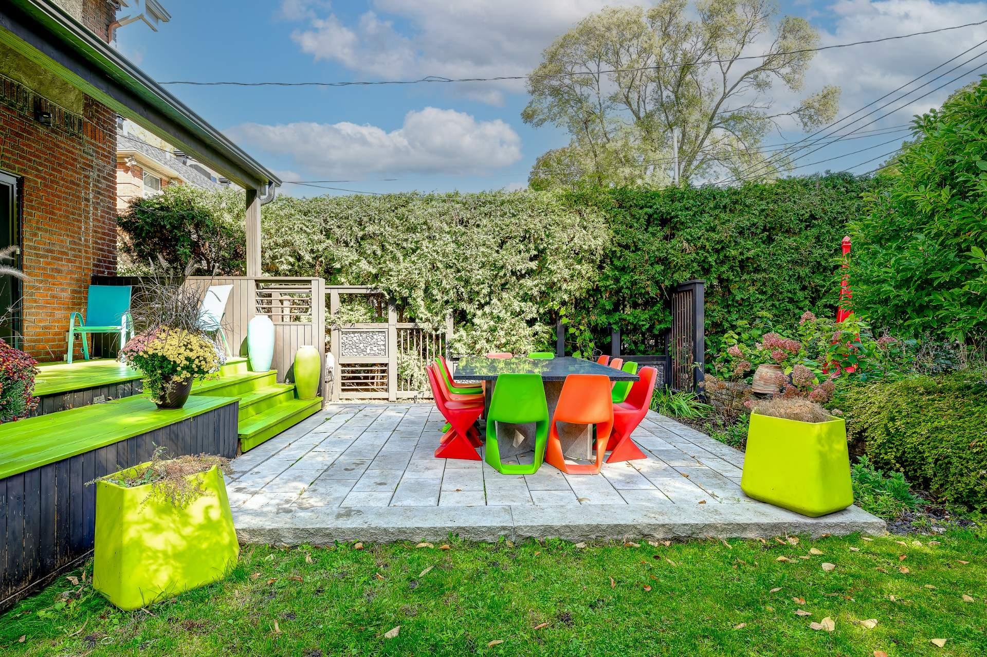 









72


Av. Kenaston

,
Mont-Royal,




QC
H3R1L8

