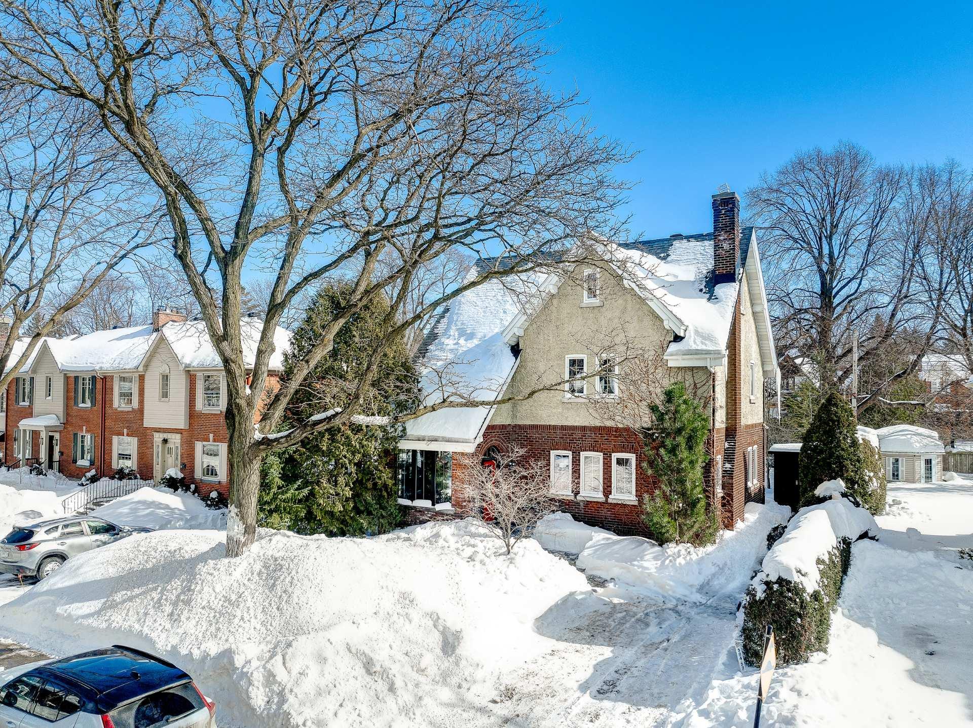 









72


Av. Kenaston

,
Mont-Royal,




QC
H3R1L8

