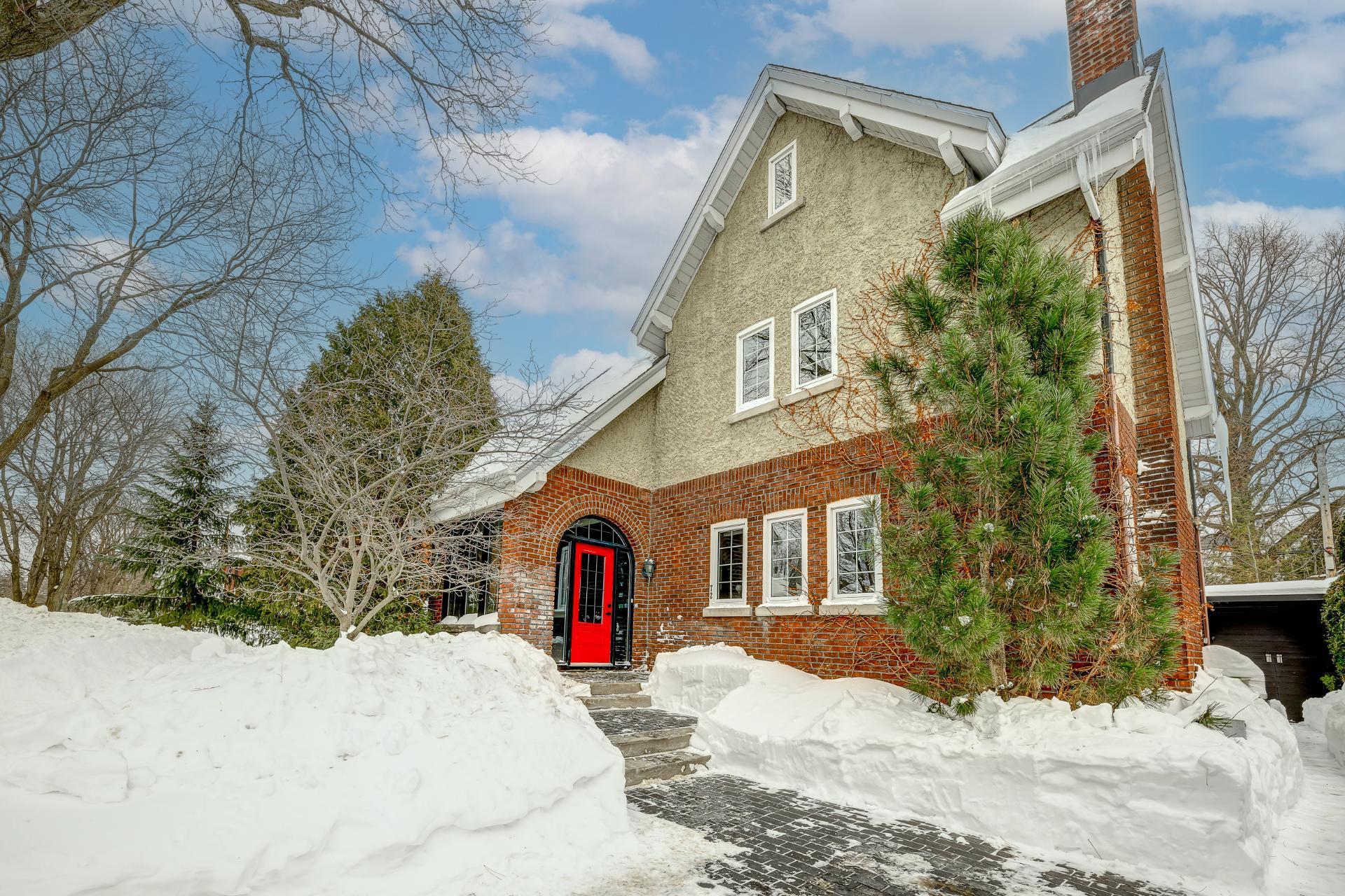 









72


Av. Kenaston

,
Mont-Royal,




QC
H3R1L8

