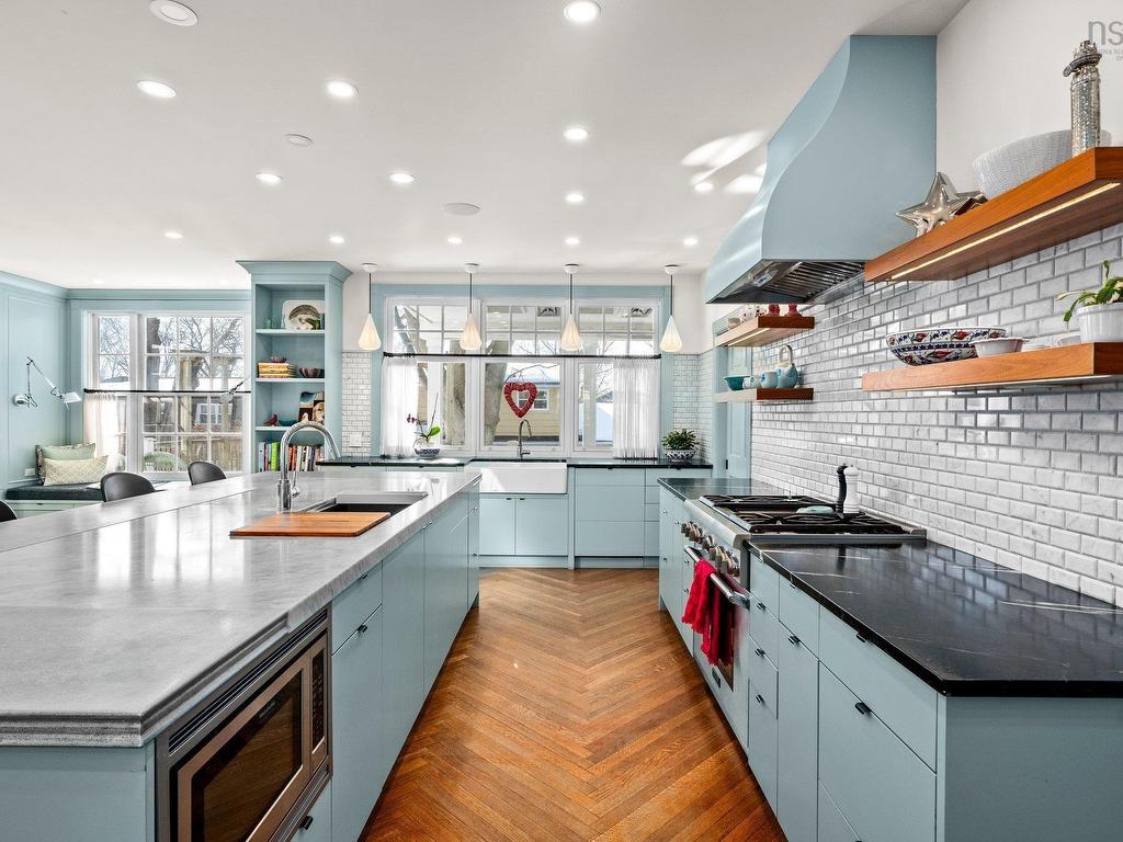 












1936 Bloomingdale

,
Halifax,




NS
B3H 4E5

