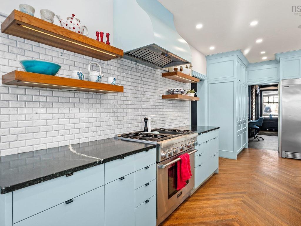 












1936 Bloomingdale

,
Halifax,




NS
B3H 4E5


