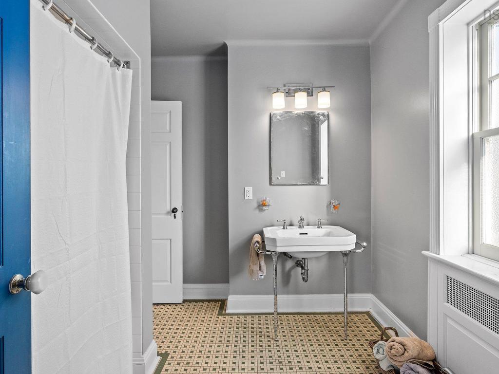 












1936 Bloomingdale

,
Halifax,




NS
B3H 4E5


