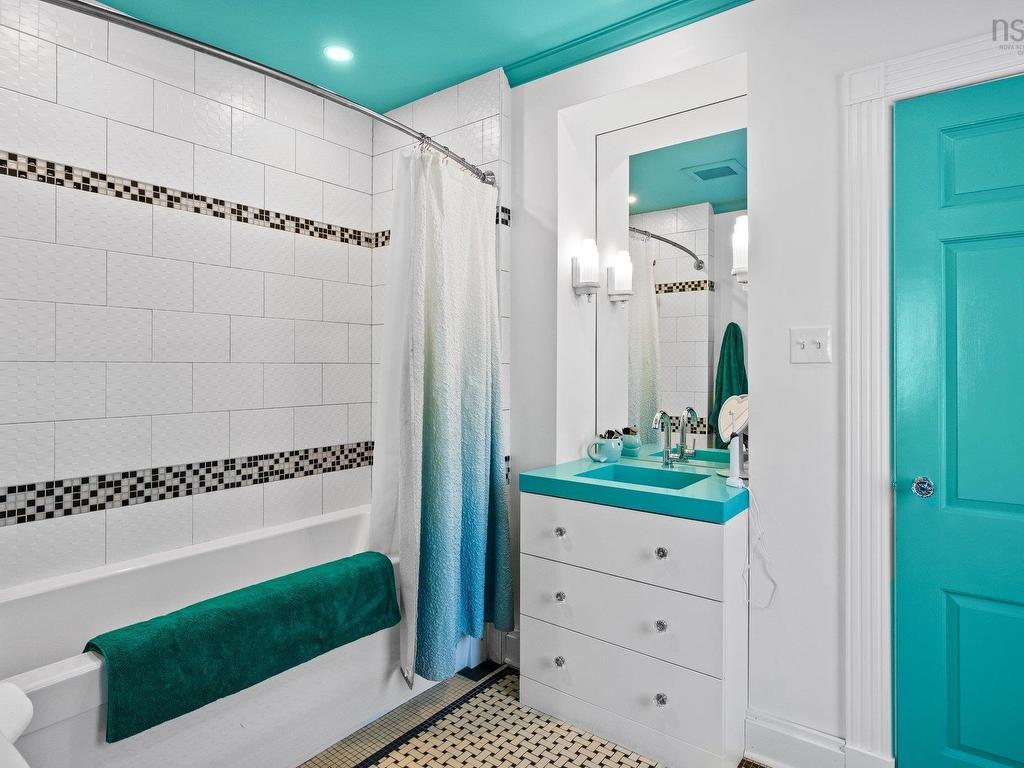 












1936 Bloomingdale

,
Halifax,




NS
B3H 4E5

