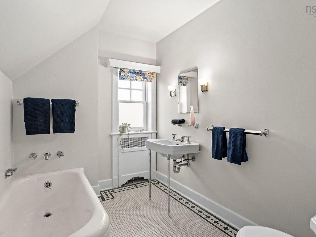 












1936 Bloomingdale

,
Halifax,




NS
B3H 4E5

