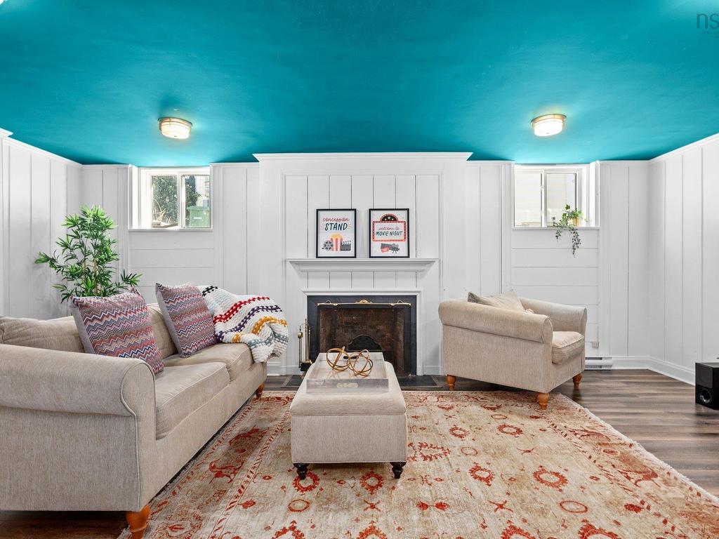 












1936 Bloomingdale

,
Halifax,




NS
B3H 4E5

