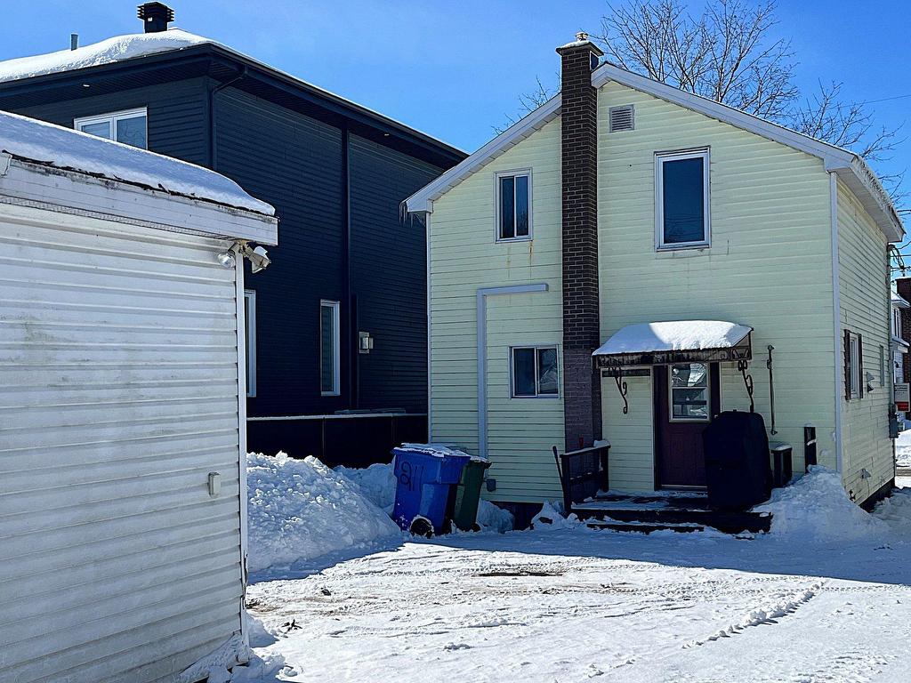 









211


Rue Evelina

,
Lachute,




QC
J8H2A7

