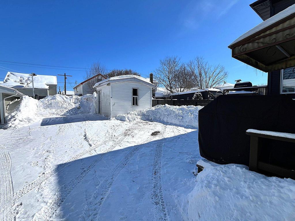 









211


Rue Evelina

,
Lachute,




QC
J8H2A7

