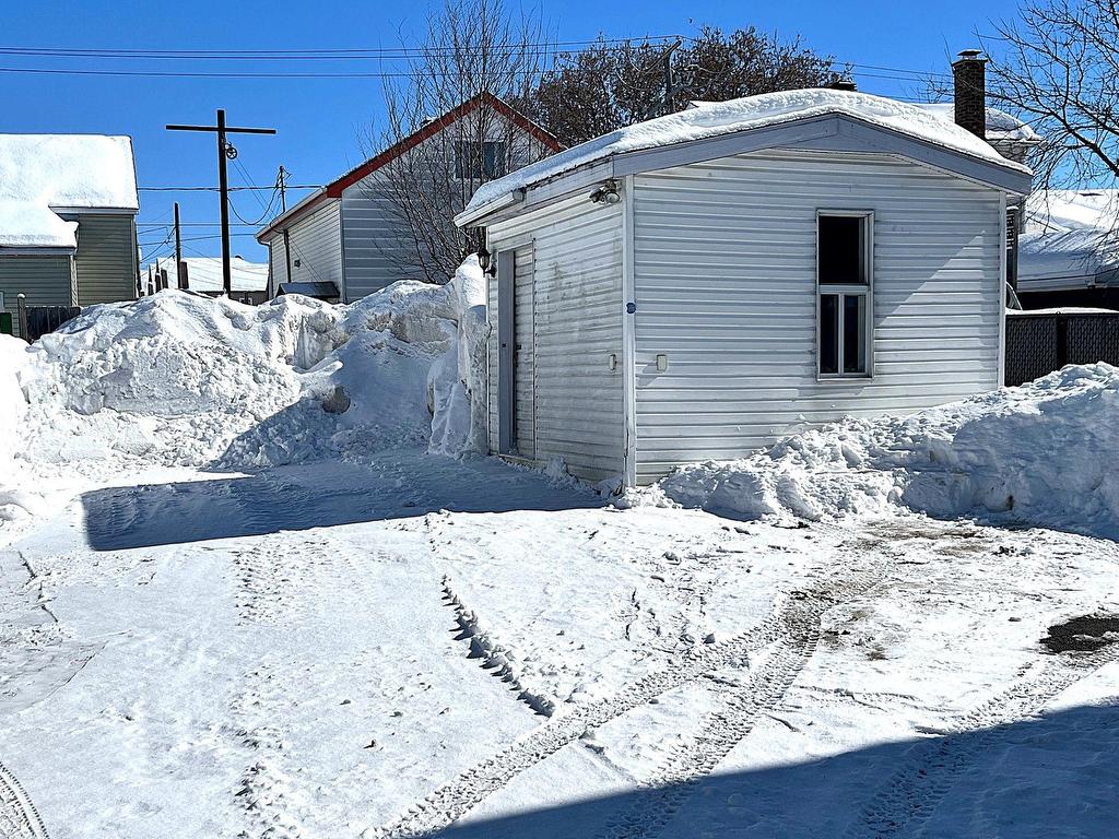 









211


Rue Evelina

,
Lachute,




QC
J8H2A7

