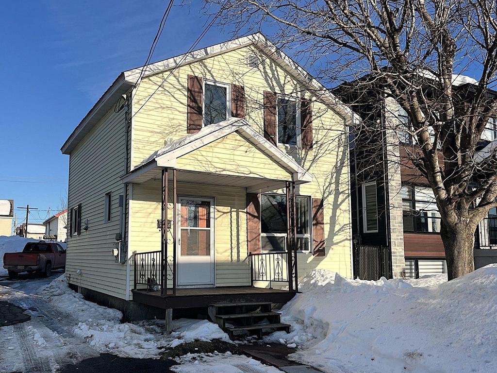 









211


Rue Evelina

,
Lachute,




QC
J8H2A7

