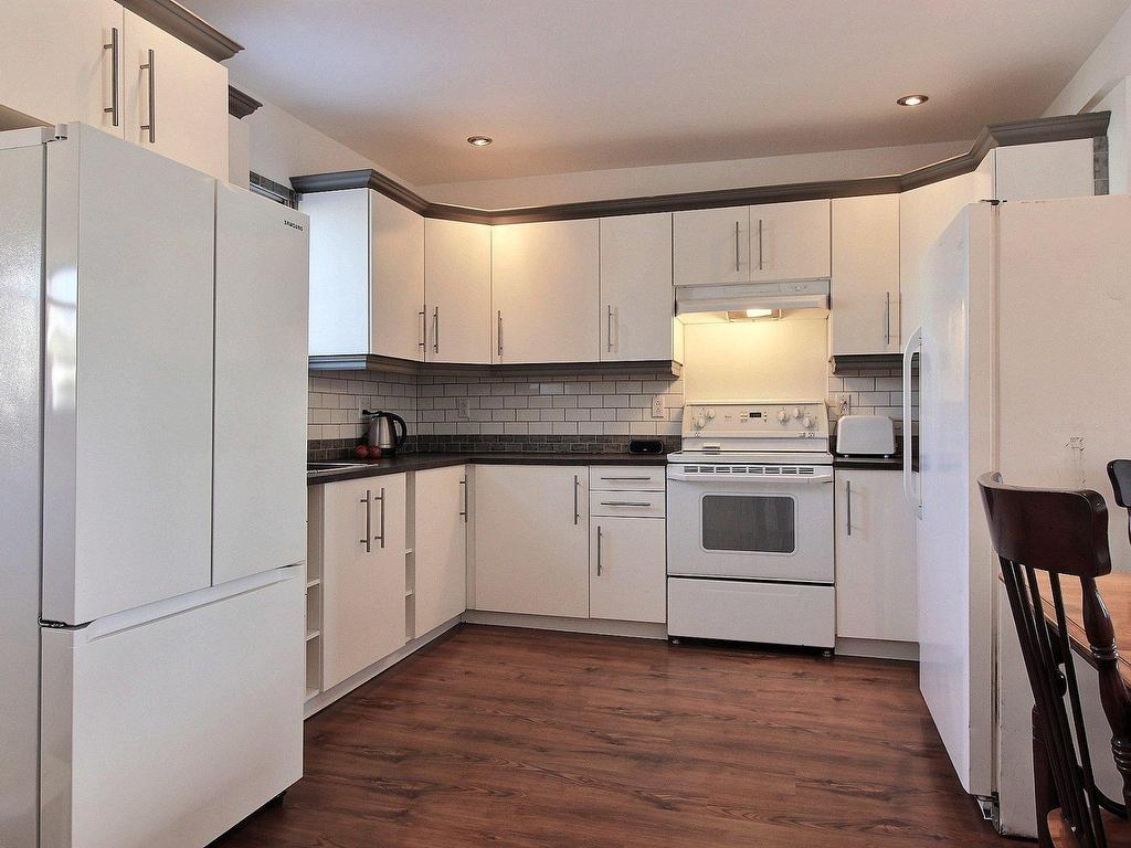 









211


Rue Evelina

,
Lachute,




QC
J8H2A7

