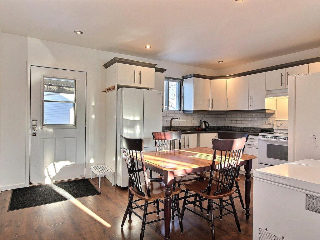 









211


Rue Evelina

,
Lachute,




QC
J8H2A7

