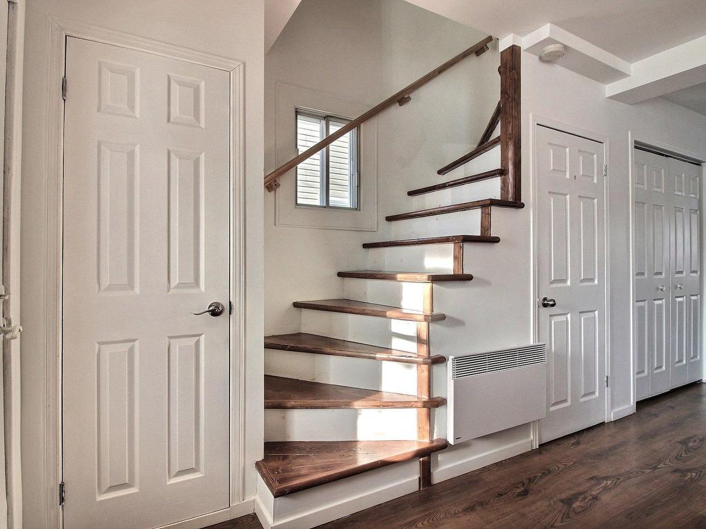 









211


Rue Evelina

,
Lachute,




QC
J8H2A7

