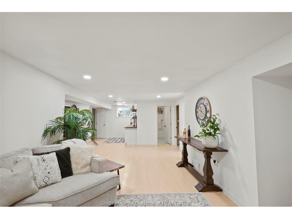 









208


SUMMERSET

Place,
Chatham,




ON
N7L 0G4

