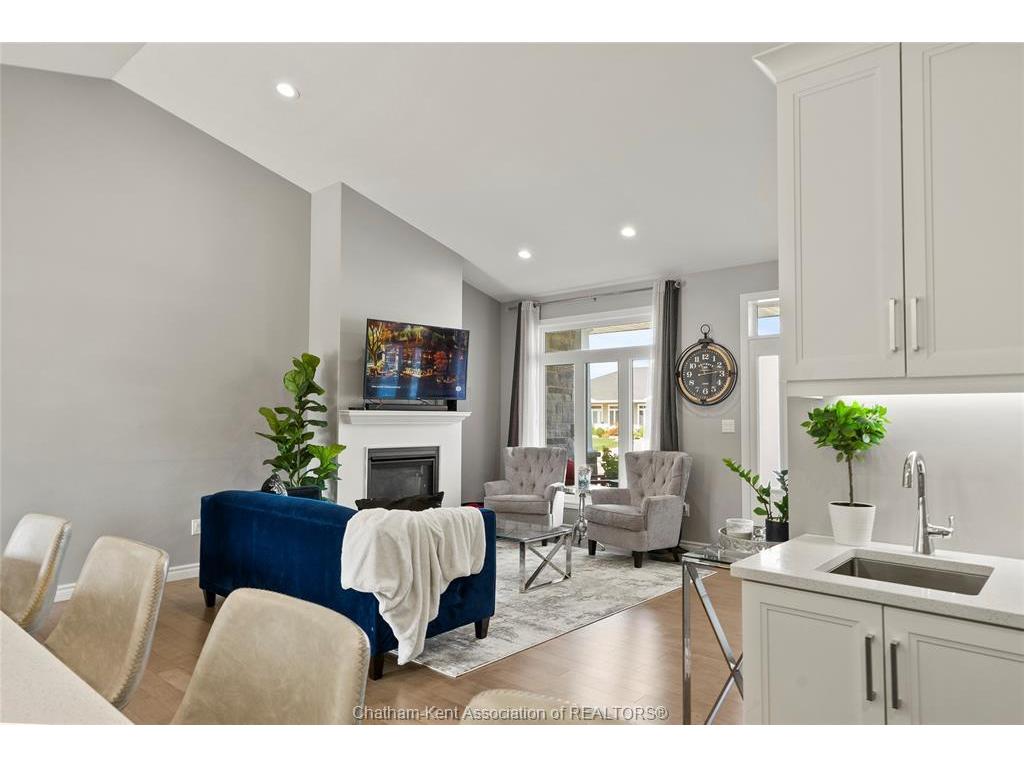 









208


SUMMERSET

Place,
Chatham,




ON
N7L 0G4

