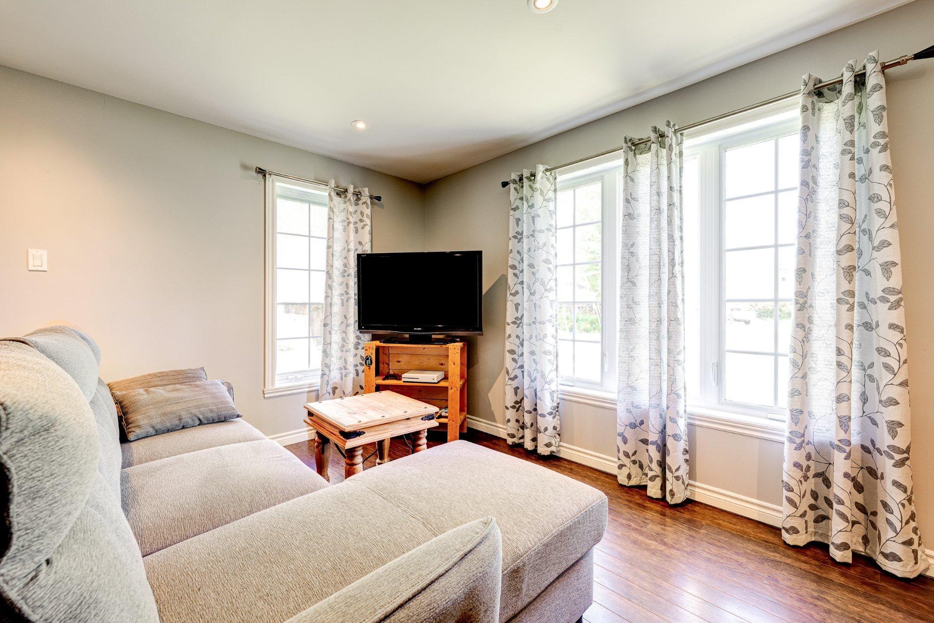 









1109


Rue Aimé-Guénette

,
Saint-Jérôme,




QC
J7Y5C4

