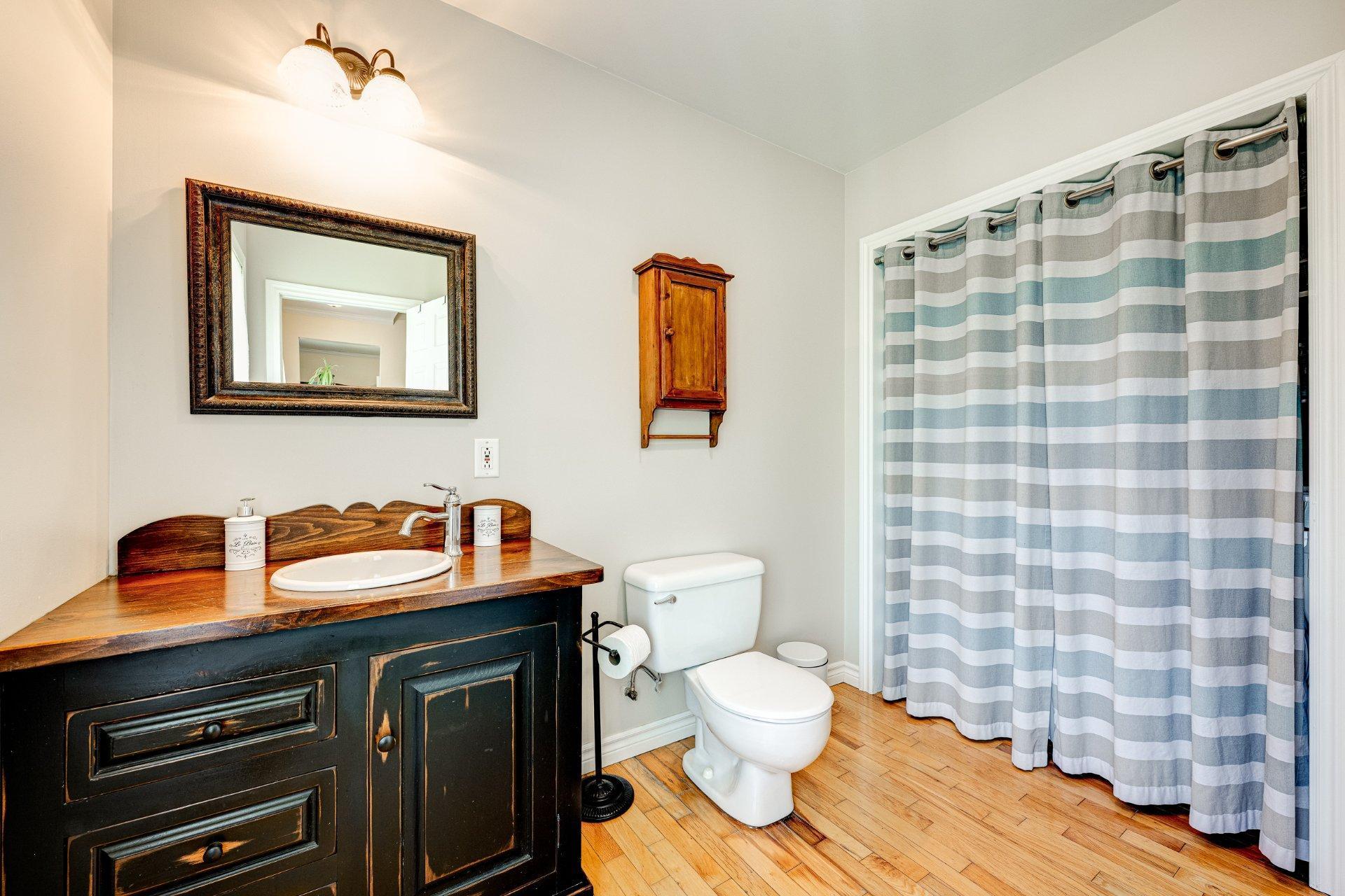 









1109


Rue Aimé-Guénette

,
Saint-Jérôme,




QC
J7Y5C4

