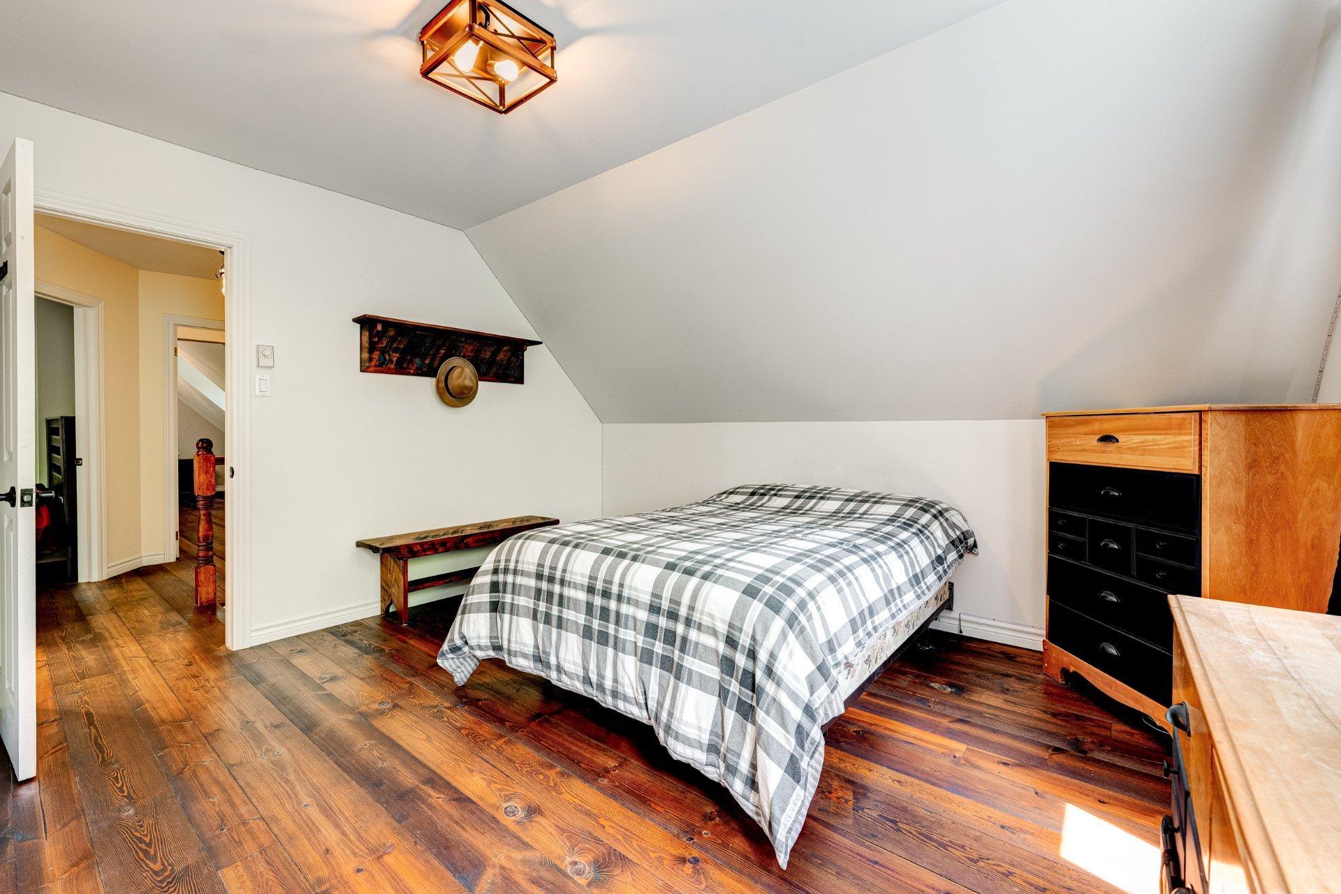 









1109


Rue Aimé-Guénette

,
Saint-Jérôme,




QC
J7Y5C4

