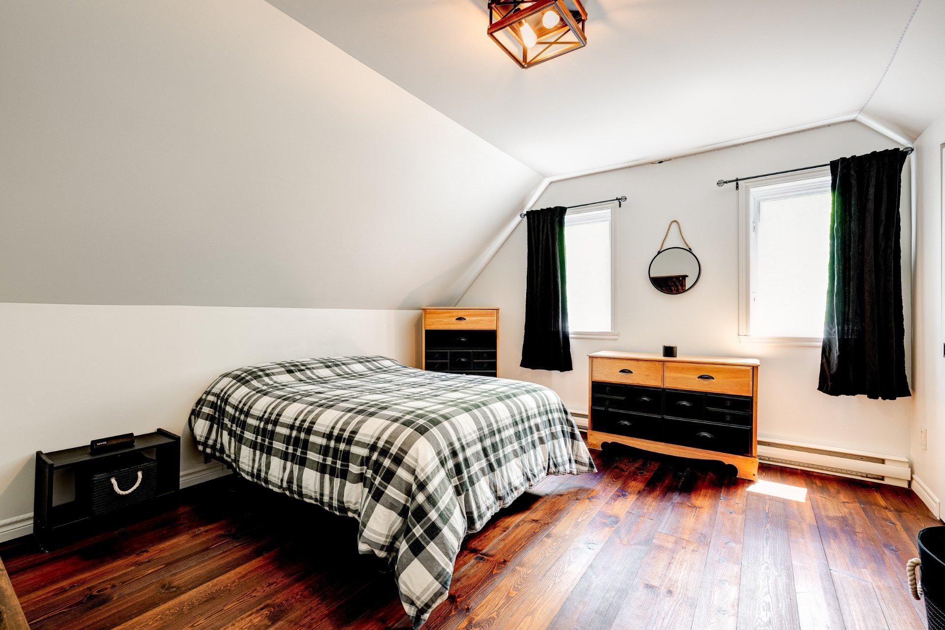 









1109


Rue Aimé-Guénette

,
Saint-Jérôme,




QC
J7Y5C4

