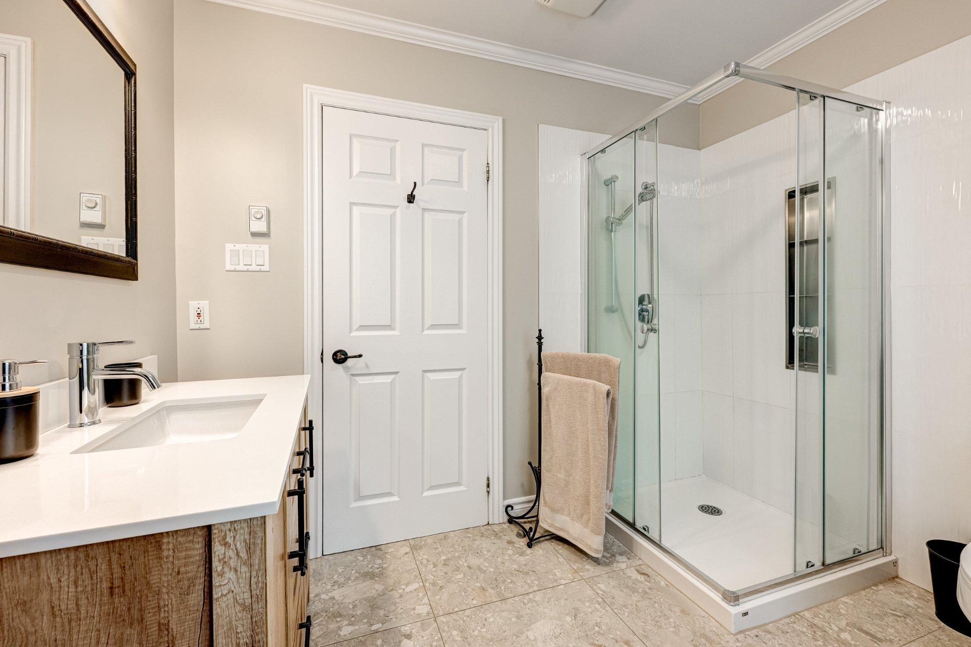 









1109


Rue Aimé-Guénette

,
Saint-Jérôme,




QC
J7Y5C4

