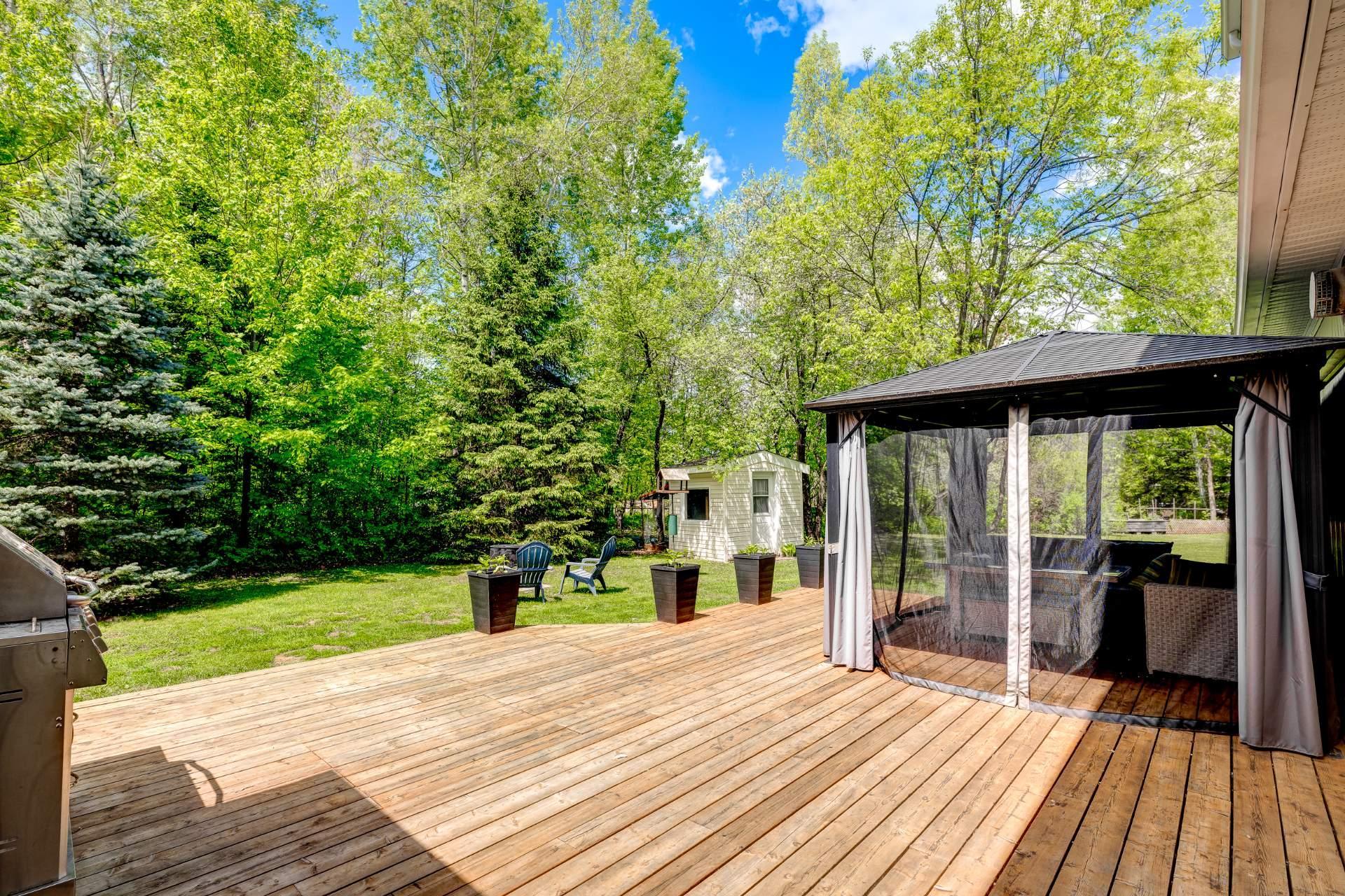 









1109


Rue Aimé-Guénette

,
Saint-Jérôme,




QC
J7Y5C4

