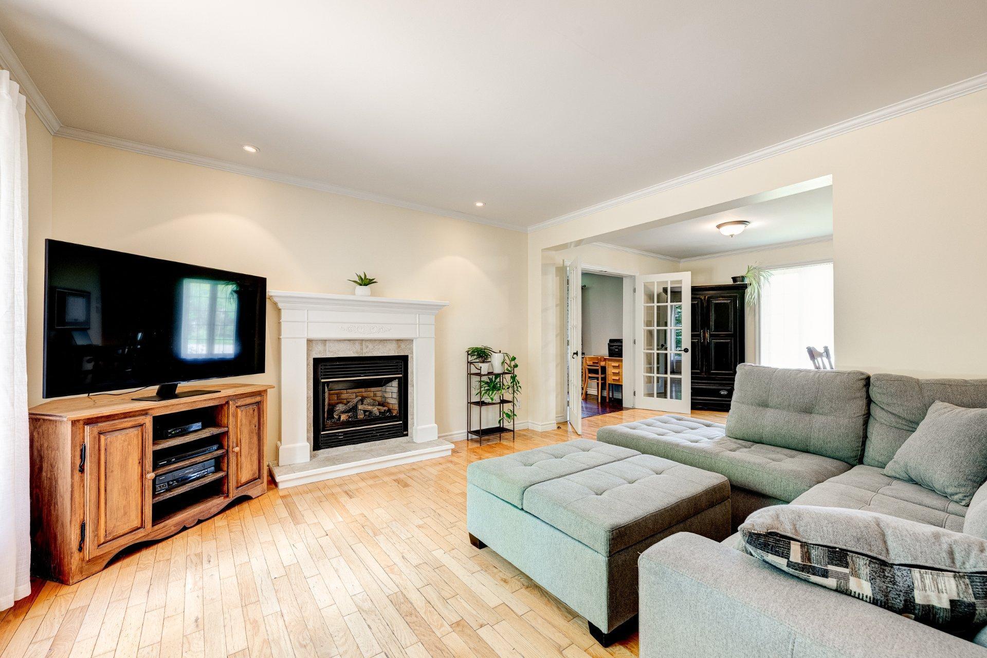 









1109


Rue Aimé-Guénette

,
Saint-Jérôme,




QC
J7Y5C4

