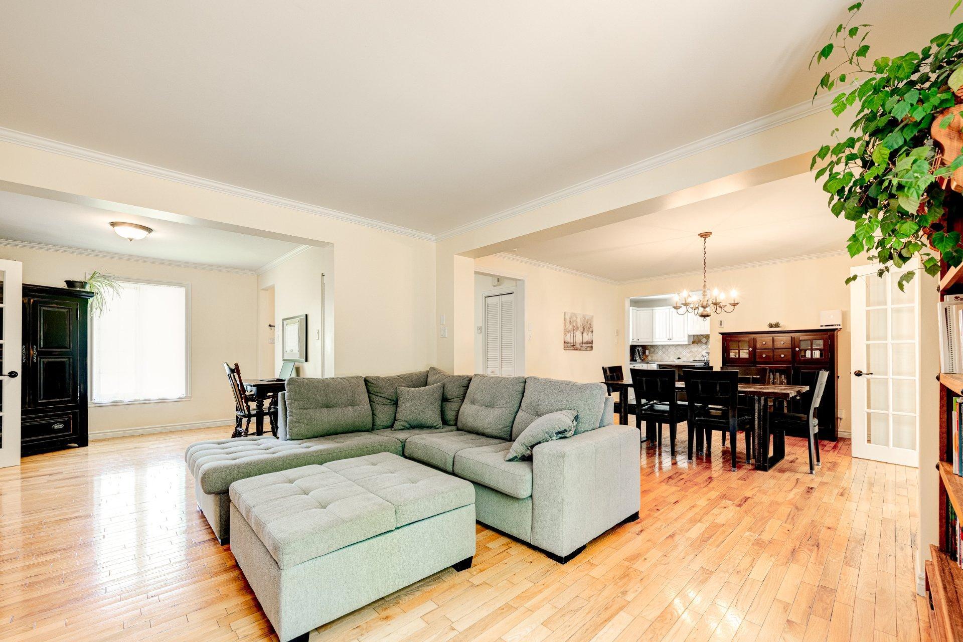 









1109


Rue Aimé-Guénette

,
Saint-Jérôme,




QC
J7Y5C4


