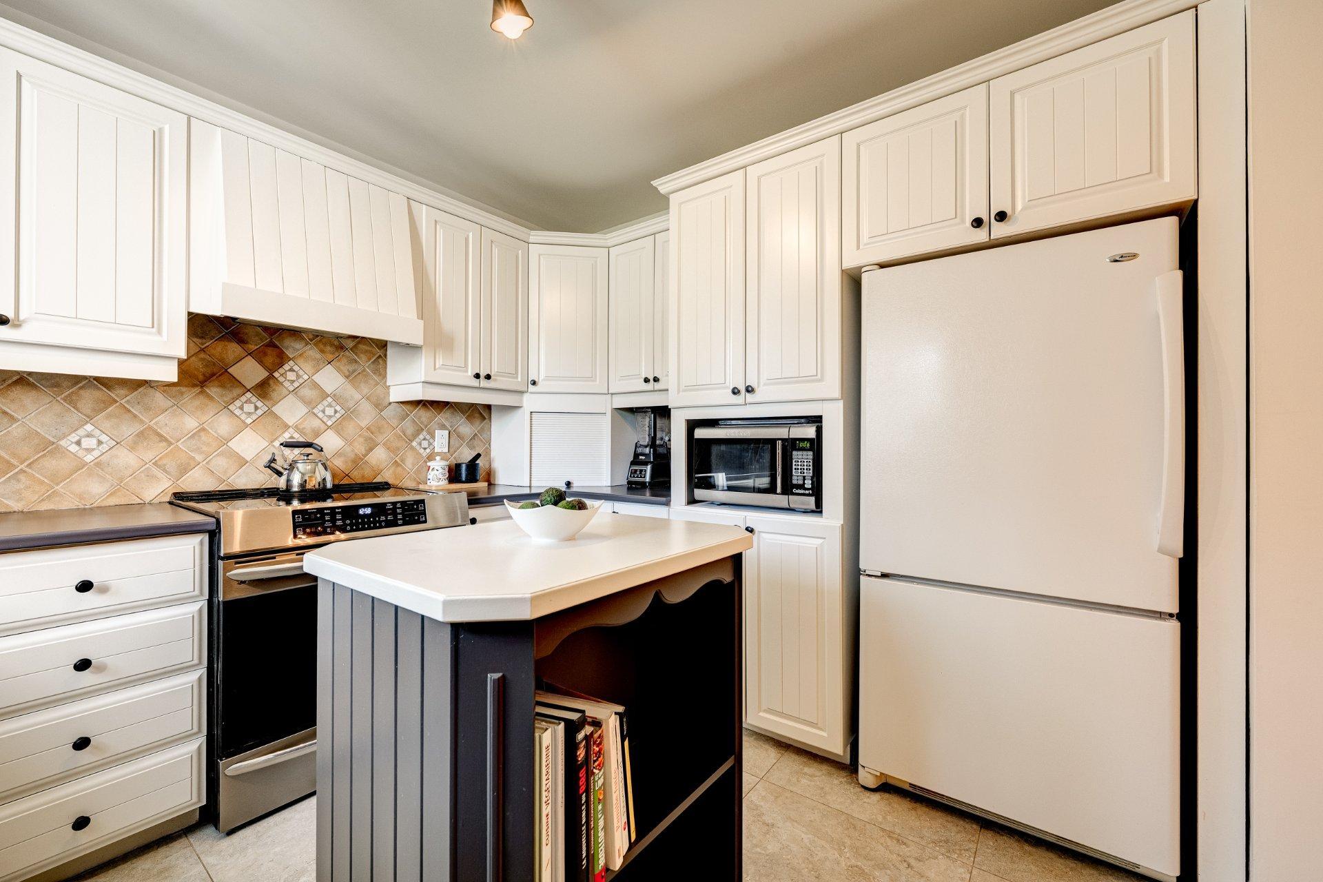 









1109


Rue Aimé-Guénette

,
Saint-Jérôme,




QC
J7Y5C4

