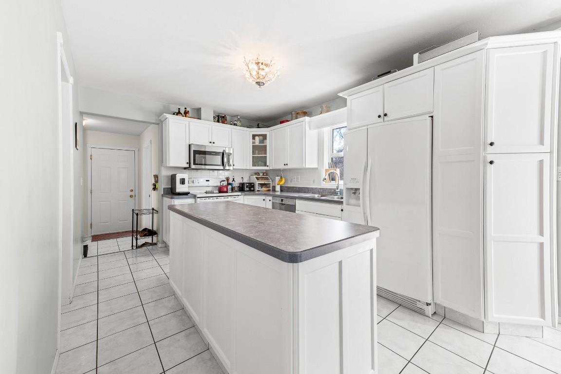 









935


Argyle

Street,
Penticton,




BC
V2A 5P1

