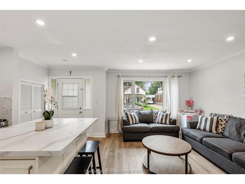









33


WILSON

Avenue,
Chatham,




ON
N7L 1K8

