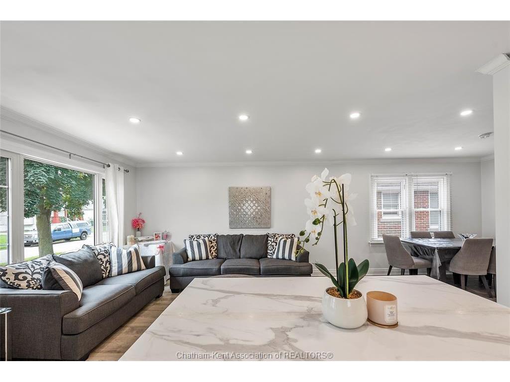 









33


WILSON

Avenue,
Chatham,




ON
N7L 1K8

