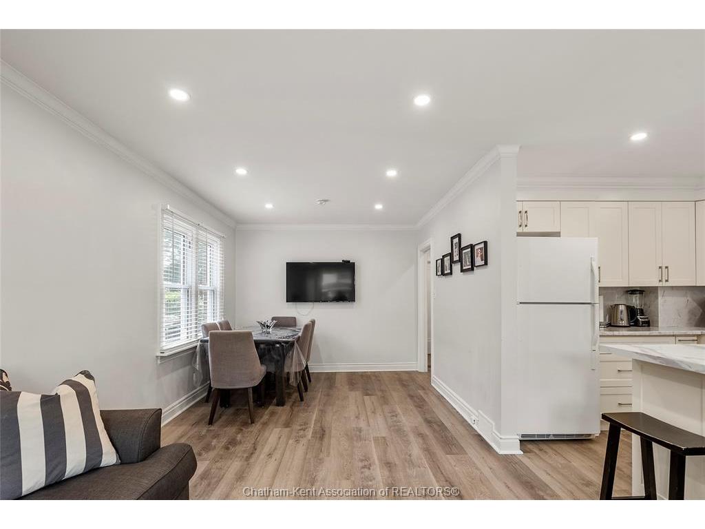 









33


WILSON

Avenue,
Chatham,




ON
N7L 1K8

