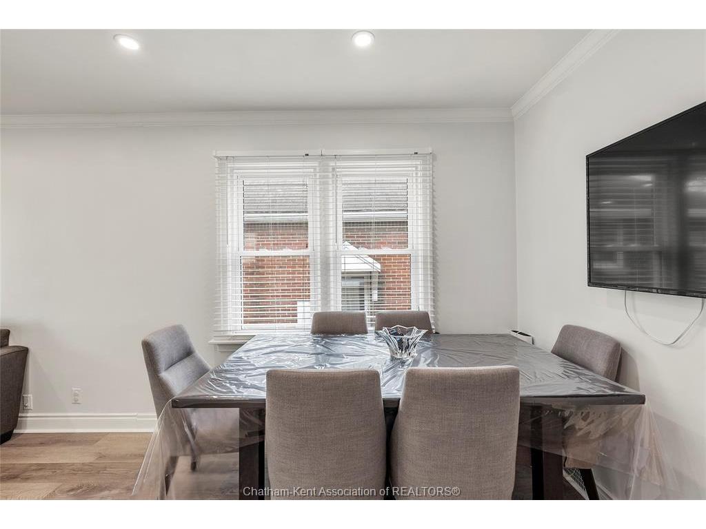 









33


WILSON

Avenue,
Chatham,




ON
N7L 1K8

