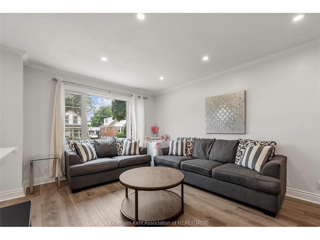 









33


WILSON

Avenue,
Chatham,




ON
N7L 1K8

