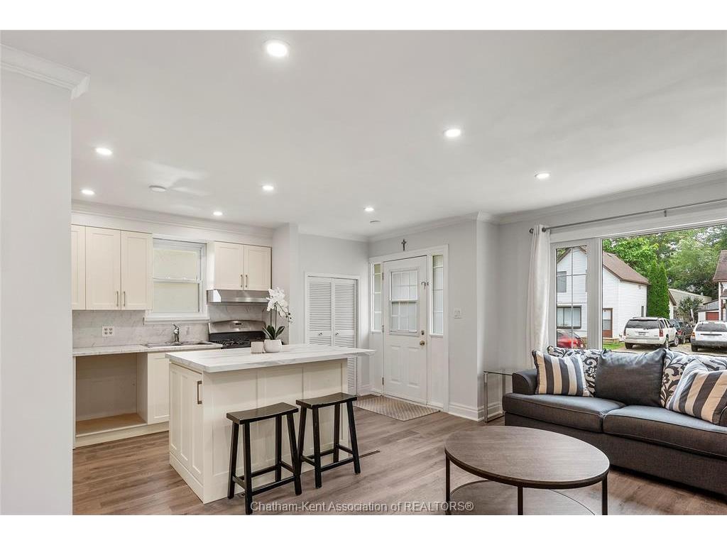 









33


WILSON

Avenue,
Chatham,




ON
N7L 1K8

