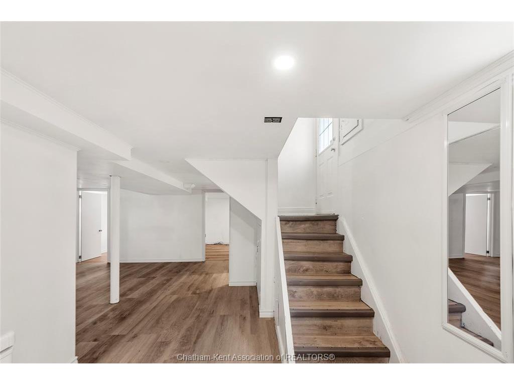 









33


WILSON

Avenue,
Chatham,




ON
N7L 1K8

