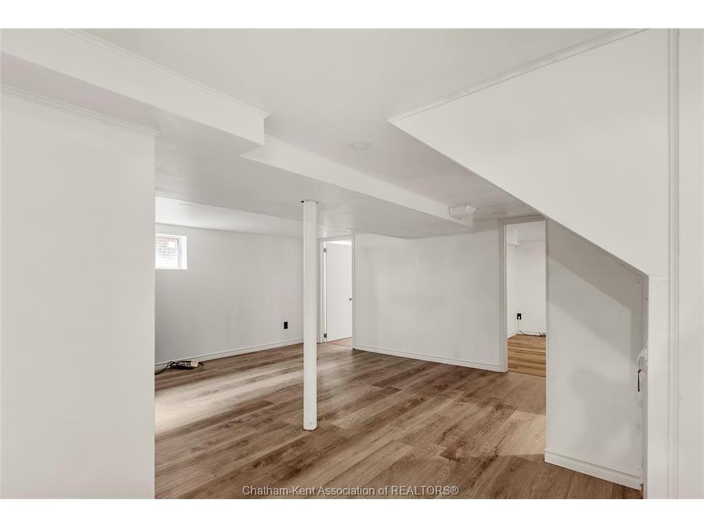 









33


WILSON

Avenue,
Chatham,




ON
N7L 1K8

