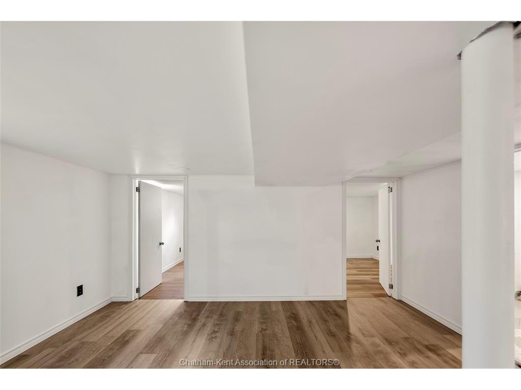 









33


WILSON

Avenue,
Chatham,




ON
N7L 1K8

