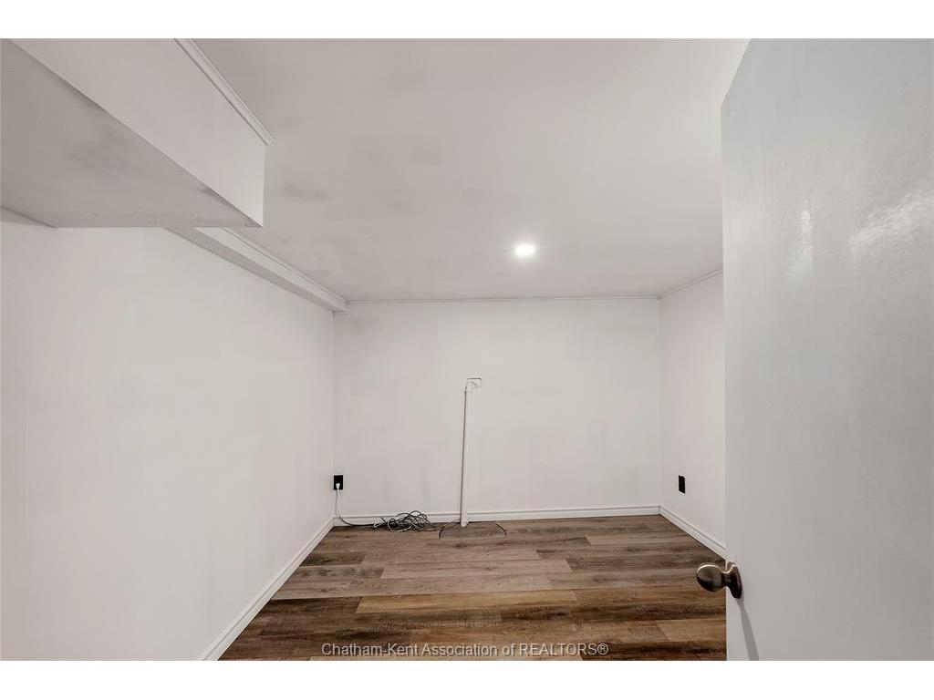 









33


WILSON

Avenue,
Chatham,




ON
N7L 1K8

