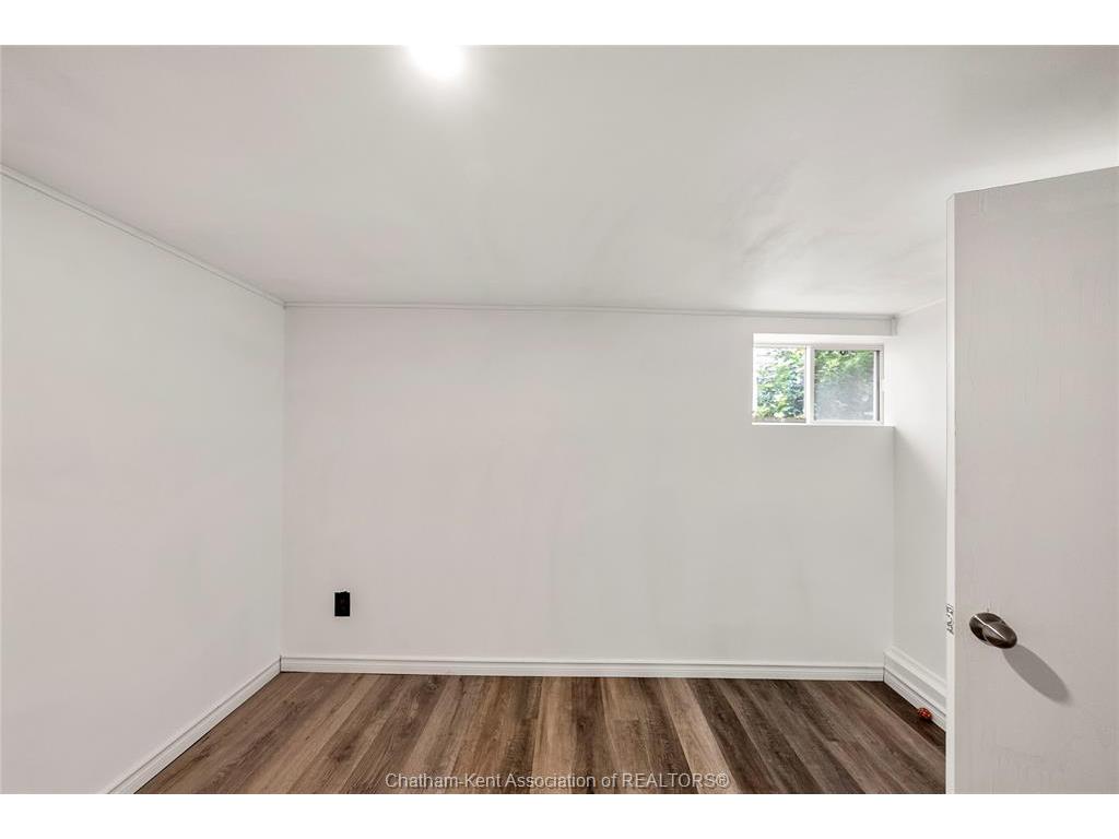 









33


WILSON

Avenue,
Chatham,




ON
N7L 1K8

