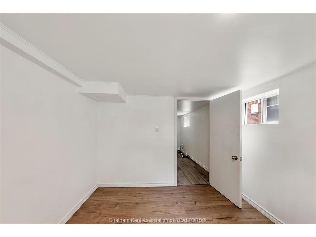 









33


WILSON

Avenue,
Chatham,




ON
N7L 1K8

