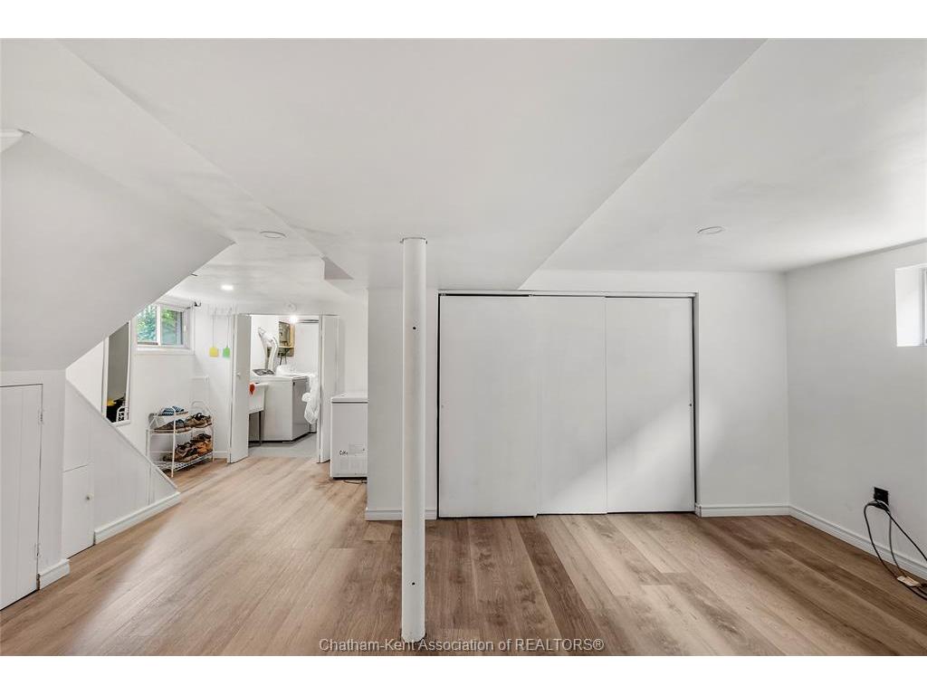 









33


WILSON

Avenue,
Chatham,




ON
N7L 1K8

