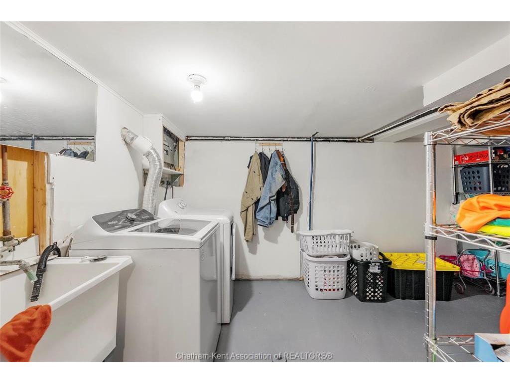 









33


WILSON

Avenue,
Chatham,




ON
N7L 1K8

