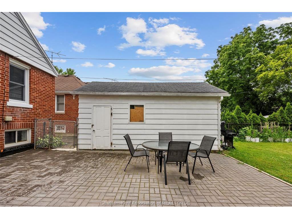 









33


WILSON

Avenue,
Chatham,




ON
N7L 1K8

